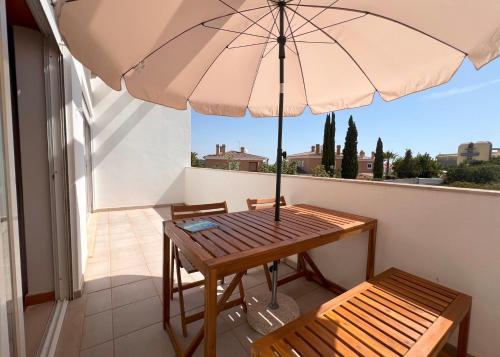 Pool View Balcony & Walk to beach, by TimeCooler