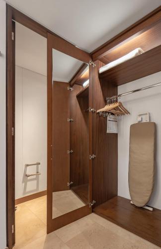 a room with a closet with a sliding glass door at Hotel Chico 97 By OxoHotel in Bogotá