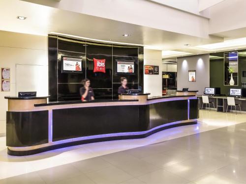Ο χώρος του λόμπι ή της ρεσεψιόν στο Ibis Bangkok Sukhumvit 4
