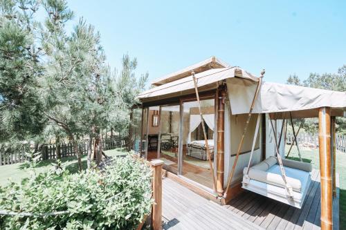 Hiddenbay Teos Hotelにある庭