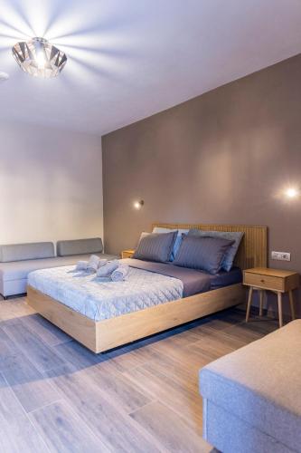 a bedroom with a large bed in a room at Meteora Living Rooms in Kastrákion