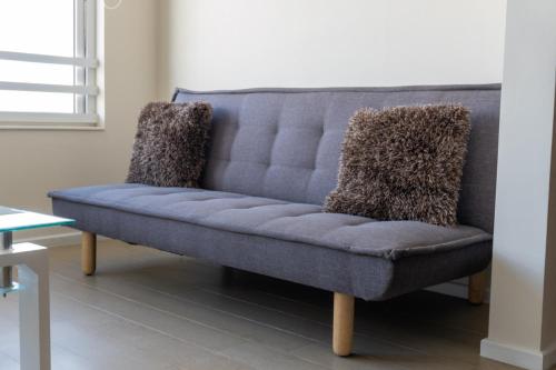 a blue couch sitting in a living room at Departamento Calama in Calama
