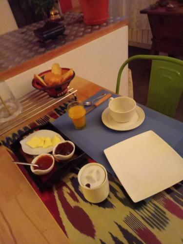 a table with plates and bowls of food on it at tombe la nèfle in Avignon