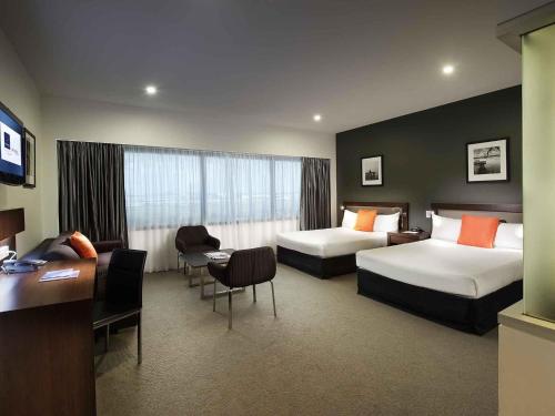 Кровать или кровати в номере Novotel Brisbane Airport