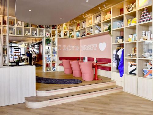 a store with pink chairs and a sign that says i love best at ibis Styles Brest Centre Port in Brest