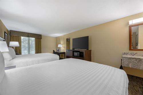 Ένα ή περισσότερα κρεβάτια σε δωμάτιο στο Best Western Plus Prairie Inn