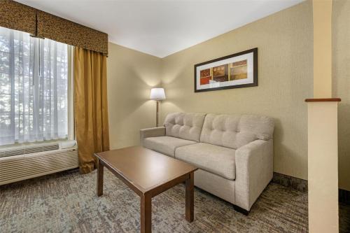 Χώρος καθιστικού στο Best Western Plus Prairie Inn