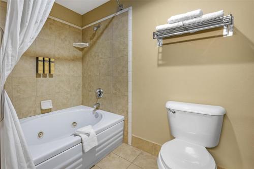 Ένα μπάνιο στο Best Western Plus Prairie Inn