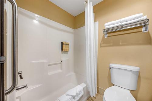 Ένα μπάνιο στο Best Western Plus Prairie Inn