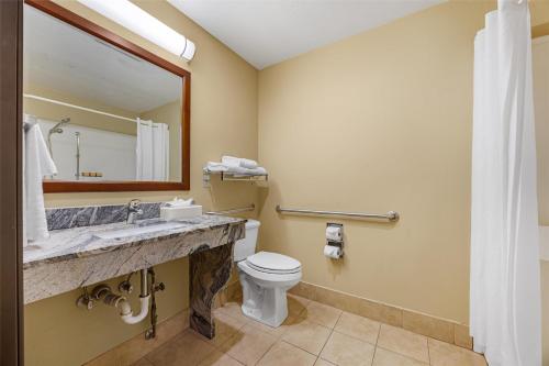 Ένα μπάνιο στο Best Western Plus Prairie Inn