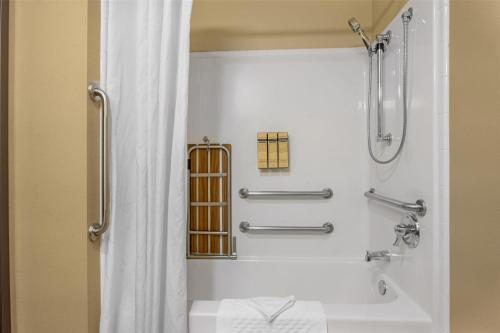 Ένα μπάνιο στο Best Western Plus Prairie Inn
