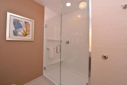 Ένα μπάνιο στο Fairfield Inn & Suites by Marriott Fremont