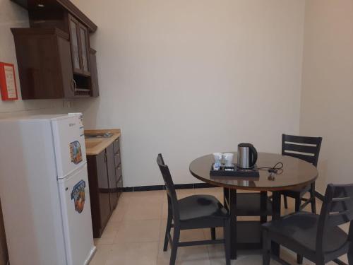 Dapur atau dapur kecil di الاماكن لنا للشقق المخدومة-عفيف -الشارع العام -طريق الملك عبد العزيز