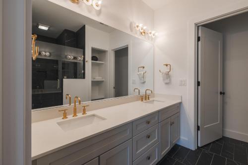 a bathroom with two sinks and a large mirror at Broadway Breakaway I Rooftop HotTub in Nashville