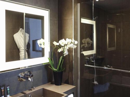 Salle de bains dans l'établissement Novotel SPA Rennes Centre Gare