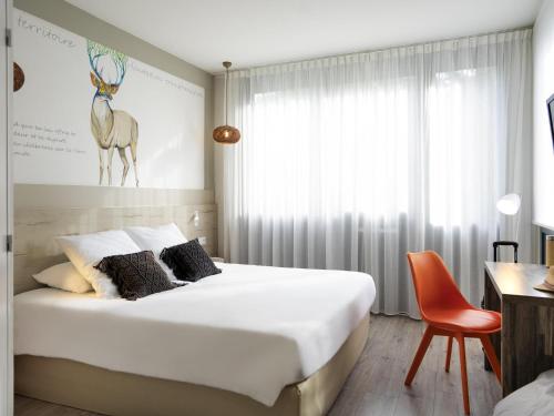 Ένα ή περισσότερα κρεβάτια σε δωμάτιο στο ibis Styles Rennes St. Gregoire