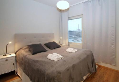 Katil atau katil-katil dalam bilik di Three-room apartment from Telakkaranta by the Aurajoki river