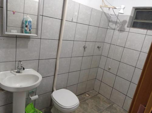 a bathroom with a toilet and a sink at Sitio João Baptista - ITU in Itu