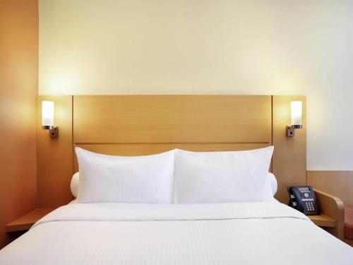 Ένα ή περισσότερα κρεβάτια σε δωμάτιο στο Ibis Singapore Novena