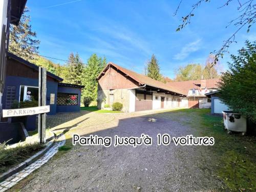 a house with a driveway in front of a building at Majestic Mountain - endroit magique - 20 personnes in Cornimont