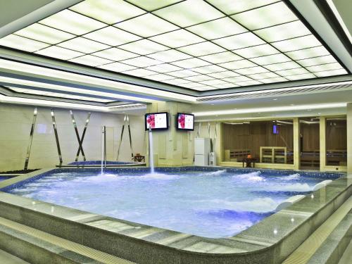 a large pool of water in a large room at Pullman Dongguan Changan in Dongguan