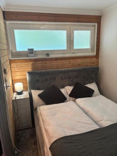 two beds in a small room with a window at Apartment im Sasbachwalden Schwarzwald in Sasbachwalden
