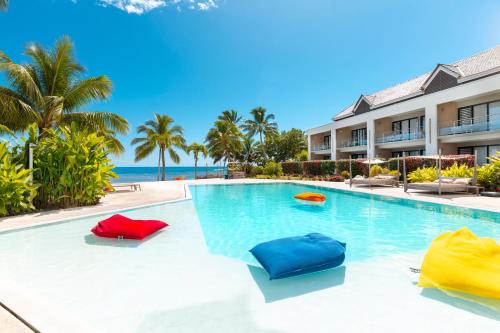 Bazén v ubytování Cook's Bay Hotel & Suites nebo v jeho okolí