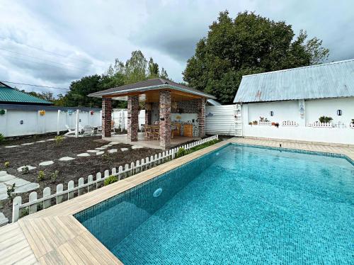 Πισίνα στο ή κοντά στο Mountain view bungalow
