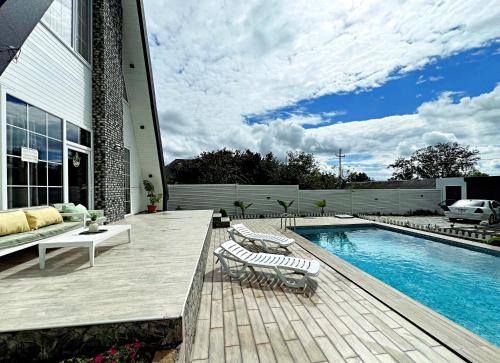 Πισίνα στο ή κοντά στο Mountain view bungalow