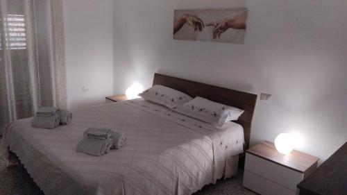 a bedroom with a bed with two towels on it at B&B Domus Patrizia in Marianopoli