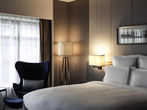 Postel nebo postele na pokoji v ubytování Pullman Shanghai Xuhui