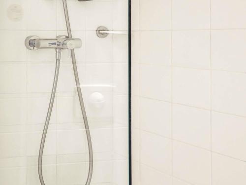 Ένα μπάνιο στο ibis Styles Paris Porte d'Orléans