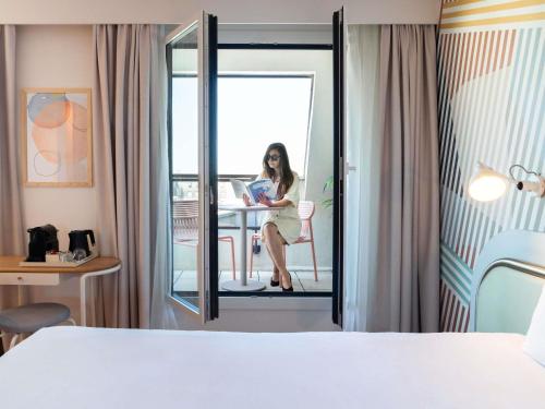 Ένα ή περισσότερα κρεβάτια σε δωμάτιο στο ibis Styles Paris Porte d'Orléans