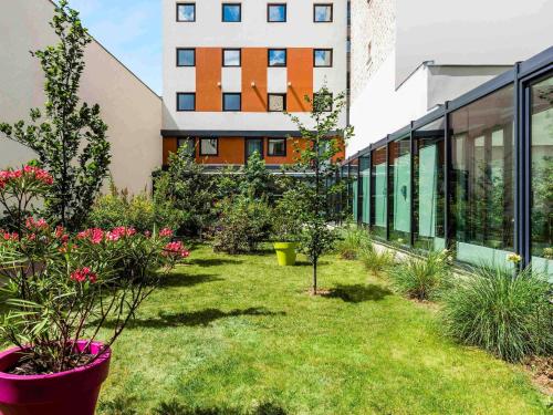 Κήπος έξω από το ibis Styles Paris Porte d'Orléans