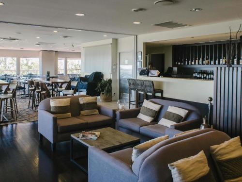 Χώρος καθιστικού στο Mercure Clear Mountain Lodge