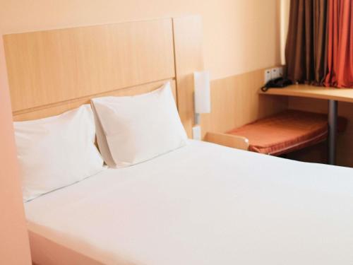 Postel nebo postele na pokoji v ubytování ibis Feira de Santana