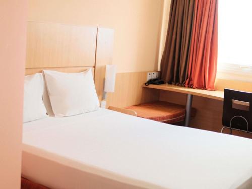 Postel nebo postele na pokoji v ubytování ibis Feira de Santana