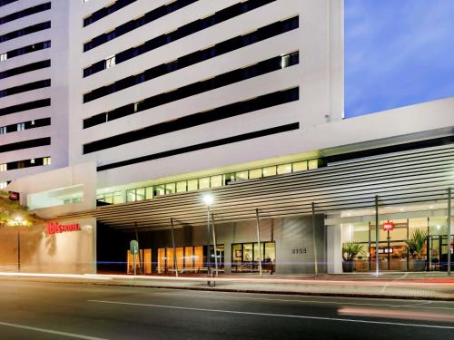 a large building with a street in front of it at ibis Curitiba Shopping in Curitiba