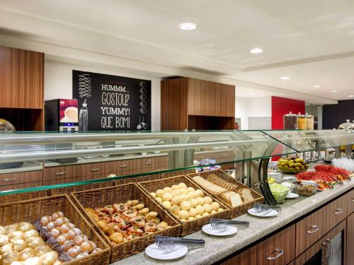 a buffet line with many different types of food at ibis Curitiba Shopping in Curitiba