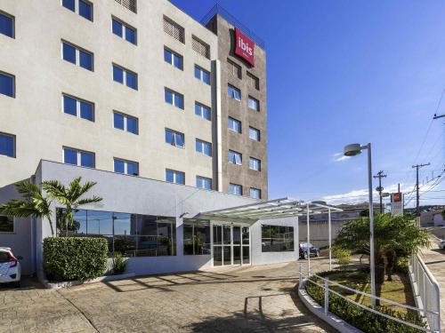 a rendering of the front of a hotel at ibis Jaboticabal in Jaboticabal