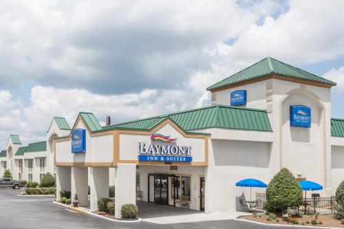 a view of the front of a bay point inn and suites at Baymont by Wyndham Greensboro/Coliseum in Greensboro