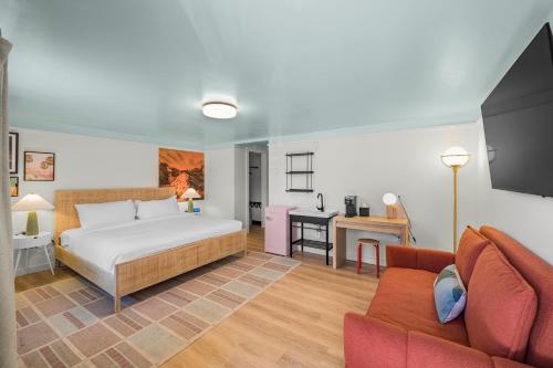 Ένα ή περισσότερα κρεβάτια σε δωμάτιο στο Ambler Hotel