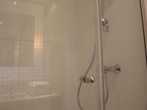 Ένα μπάνιο στο ibis Styles Chinon