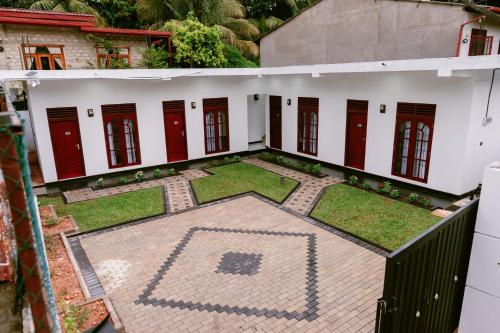 an aerial view of a building with a courtyard at Transit Heaven - 10 Minutes to Airport in Katunayake
