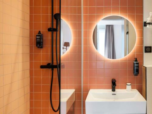 a bathroom with a shower and a sink at ibis Styles Paris Cadet Lafayette in Paris