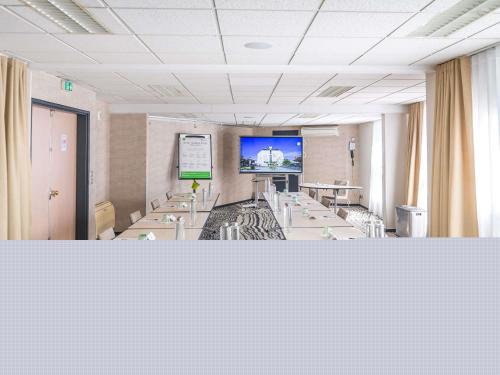 a hospital room with desks and a large screen at ibis Styles Tours Centre in Tours