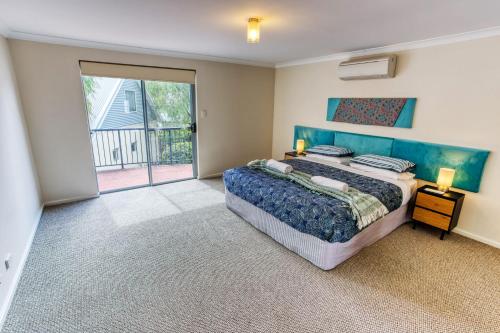 Postel nebo postele na pokoji v ubytování Escape to 57 at Cape View Resort