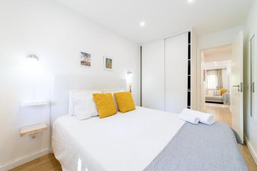 Artistic 2-bedroom apartment with courtyard