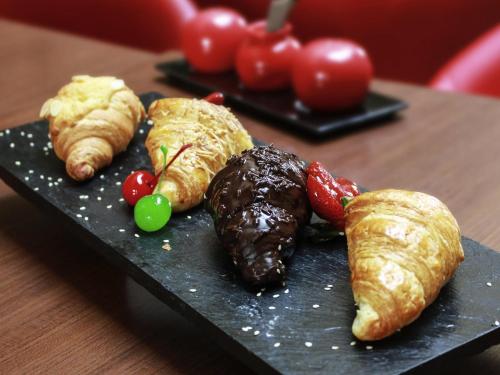 ホテルの敷地内または近くでの食事または食べ物