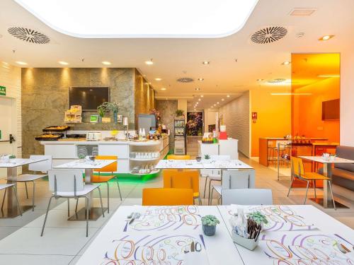 Η κουζίνα ή μικρή κουζίνα στο Ibis Styles Madrid Prado